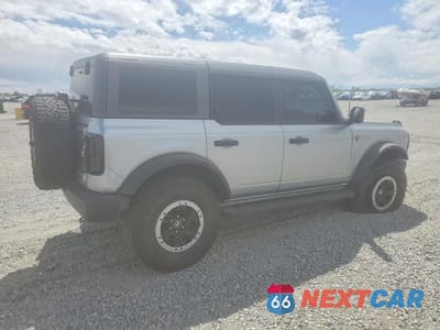 Trzecie zdjęcie samochodu z tyłu: 2023 FORD BRONCO BASE VIN:1FMEE5DPXPLB17102 - miniatura