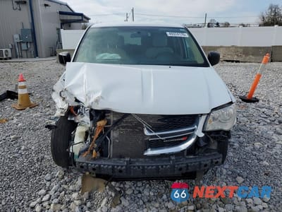 Piąte zdjęcie samochodu w środku: 2016 DODGE GRAND CARAVAN SE VIN:2C4RDGBG0GR122520 - miniatura