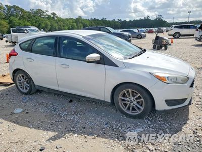 Czwarte zdjęcie samochodu z boku: 2017 FORD FOCUS SE VIN:1FADP3K23HL334648 - miniatura