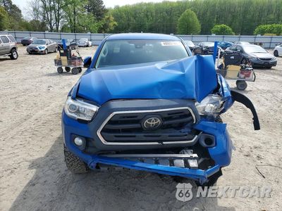 Piąte zdjęcie samochodu w środku: 2018 TOYOTA TACOMA SR5 V6 VIN:3TMCZ5AN8JM126857 - miniatura