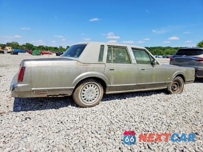 Trzecie zdjęcie samochodu z tyłu: 1988 LINCOLN TOWN CAR VIN:1LNBM81F9JY623243 - miniatura