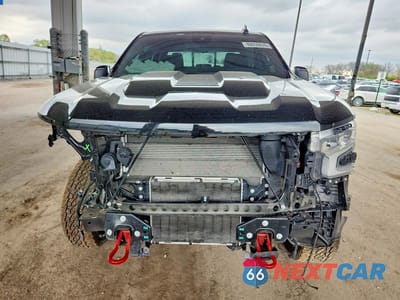 Piąte zdjęcie samochodu w środku: 2024 CHEV SILVERADO K1500 LT TRAIL BOSS VIN:3GCUDFE89RG423790 - miniatura