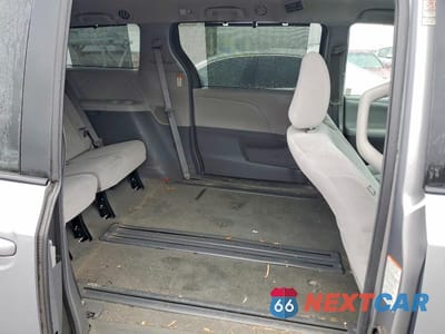 Zdjęcie 11 z 13 samochodu: 2017 TOYOTA SIENNA LE VIN:5TDKZ3DC6HS782155 - miniatura