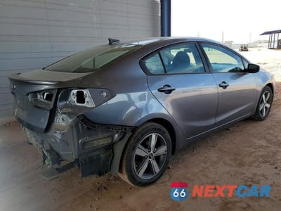 Trzecie zdjęcie samochodu z tyłu: 2018 KIA FORTE S VIN:3KPFL4A78JE275936 - miniatura