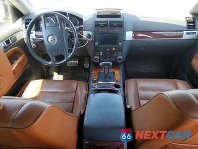 Zdjęcie 8 z 13 samochodu: 2006 VOLKSWAGEN TOUAREG 4.2 VIN:WVGZM77L06D043531 - miniatura