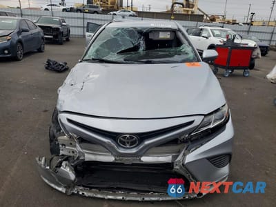 Piąte zdjęcie samochodu w środku: 2020 TOYOTA CAMRY SE VIN:4T1G11AK6LU875089 - miniatura
