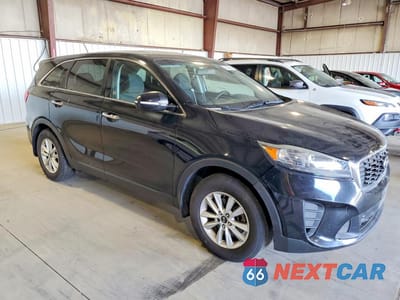 Czwarte zdjęcie samochodu z boku: 2019 KIA SORENTO L VIN:5XYPG4A39KG582364 - miniatura