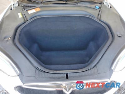Zdjęcie 11 z 12 samochodu: 2015 TESLA MODEL S VIN:5YJSA1E23FF116633 - miniatura