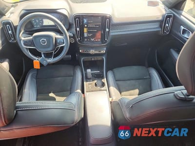 Zdjęcie 8 z 12 samochodu: 2021 VOLVO XC40 T5 R-DESIGN VIN:YV4162UM9M2563034 - miniatura