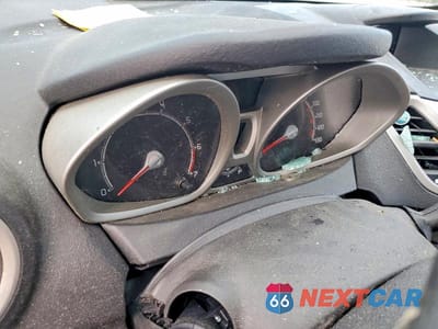 Zdjęcie 9 z 12 samochodu: 2013 FORD FIESTA SE VIN:3FADP4EJ6DM150466 - miniatura