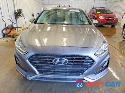 Piąte zdjęcie samochodu w środku: 2019 HYUNDAI SONATA SE VIN:5NPE24AF2KH780700 - miniatura