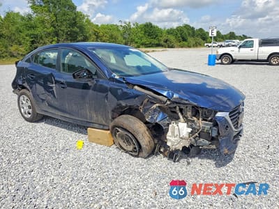 Czwarte zdjęcie samochodu z boku: 2018 MAZDA 3 SPORT VIN:3MZBN1U70JM180177 - miniatura