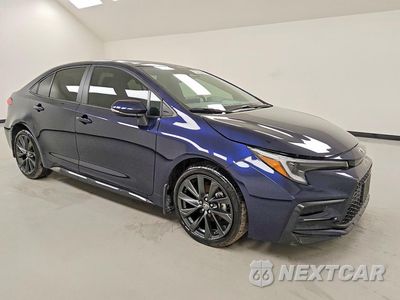 Czwarte zdjęcie samochodu z boku: 2026 TOYOTA COROLLA SE VIN:5YFS4MCE1TP253110 - miniatura