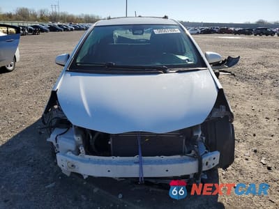 Piąte zdjęcie samochodu w środku: 2017 TOYOTA YARIS 5-DOOR LE VIN:VNKKTUD39HA076339 - miniatura