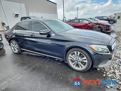 Czwarte zdjęcie samochodu z boku: 2018 MERCEDES-BENZ C 300 VIN:55SWF4JB6JU280296 - miniatura