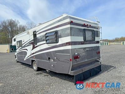 Trzecie zdjęcie samochodu z tyłu: 2002 FORD ECONOLINE E450 SUPER DUTY CUTAWAY VAN VIN:1FDXE45S52HB28073 - miniatura