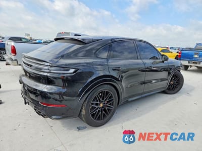Trzecie zdjęcie samochodu z tyłu: 2025 PORSCHE CAYENNE GTS COUPE VIN:WP1BG2AY3SDA45187 - miniatura