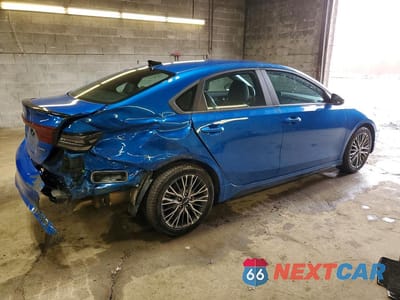 Trzecie zdjęcie samochodu z tyłu: 2023 KIA FORTE GT-LINE VIN:3KPF54AD8PE570124 - miniatura