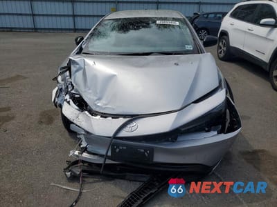 Piąte zdjęcie samochodu w środku: 2026 TOYOTA PRIUS LE VIN:JTDACAAU7T3068592 - miniatura