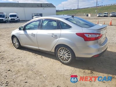 Drugie zdjęcie samochodu z przodu: 2014 FORD FOCUS TITANIUM VIN:1FADP3J23EL128579 - miniatura