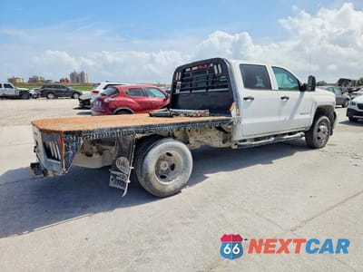Trzecie zdjęcie samochodu z tyłu: 2019 CHEVROLET SILVERADO C3500 6.0L V-8 FLAT BED VIN:1GB4CVCG4KF171885 - miniatura