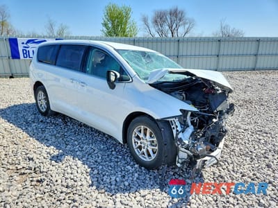 Czwarte zdjęcie samochodu z boku: 2023 CHRYSLER PACIFICA TOURING L VIN:2C4RC1BG7PR605776 - miniatura