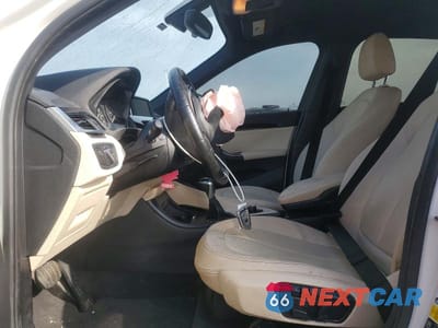 Zdjęcie 7 z 12 samochodu: 2017 BMW X1 XDRIVE28I VIN:WBXHT3C32H5F83385 - miniatura