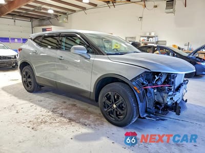 Czwarte zdjęcie samochodu z boku: 2025 CHEVROLET BLAZER 2LT VIN:3GNKBHR42SS128587 - miniatura