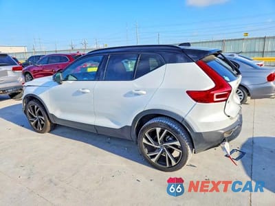 Drugie zdjęcie samochodu z przodu: 2022 VOLVO XC40 T5 R-DESIGN VIN:YV4162UM3N2772920 - miniatura