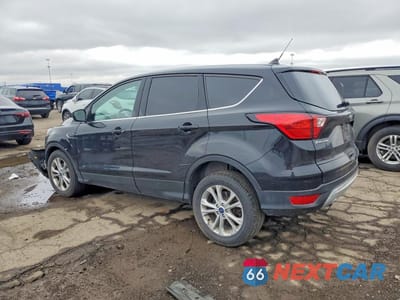 Drugie zdjęcie samochodu z przodu: 2019 FORD ESCAPE SE VIN:1FMCU0GDXKUB99771 - miniatura