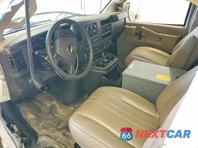 Zdjęcie 8 z 14 samochodu: 2024 CHEVROLET EXPRESS G2500 UTILITY / SERVICE VAN VIN:1GCWGAFP8R1291466 - miniatura