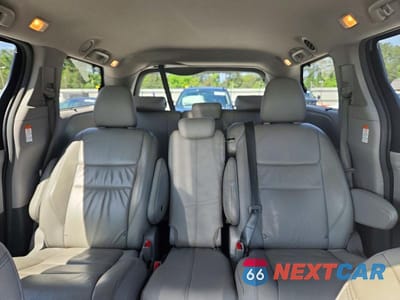 Zdjęcie 10 z 14 samochodu: 2018 TOYOTA SIENNA XLE PREMIUM 8-PASSENGER VIN:5TDYZ3DC0JS918179 - miniatura