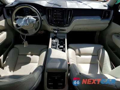 Zdjęcie 8 z 12 samochodu: 2018 VOLVO XC60 T5 INSCRIPTION VIN:YV4102RL5J1023876 - miniatura
