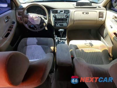 Zdjęcie 8 z 13 samochodu: 1998 HONDA ACCORD LX VIN:1HGCG5640WA156429 - miniatura
