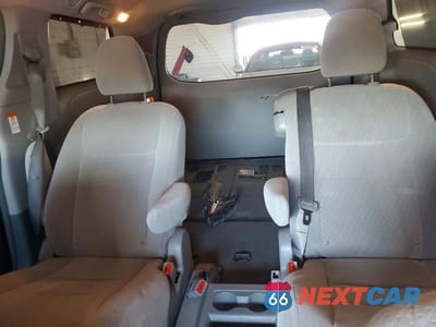 Zdjęcie 10 z 13 samochodu: 2018 TOYOTA SIENNA LE VIN:5TDKZ3DC0JS954461 - miniatura