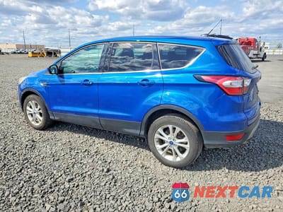 Drugie zdjęcie samochodu z przodu: 2017 FORD ESCAPE SE VIN:1FMCU9GD3HUC90507 - miniatura