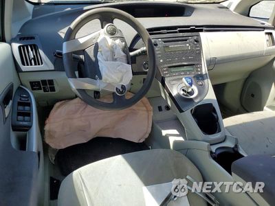 Zdjęcie 8 z 12 samochodu: 2010 TOYOTA PRIUS III VIN:JTDKN3DU0A0234830 - miniatura