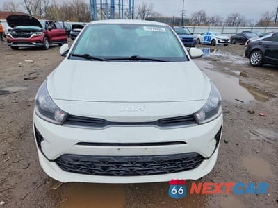 Piąte zdjęcie samochodu w środku: 2023 KIA RIO LX VIN:3KPA24AD4PE575596 - miniatura