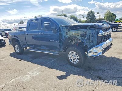 Czwarte zdjęcie samochodu z boku: 2022 CHEVROLET SILVERADO K2500 HEAVY DUTY LT VIN:1GC4YNE77NF150642 - miniatura