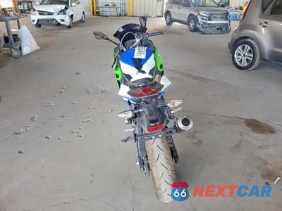 Czwarte zdjęcie samochodu z boku: 2021 KAWASAKI EX400 VIN:JKAEXKG15MDAB0204 - miniatura