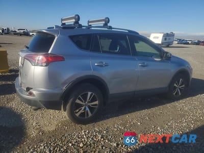 Trzecie zdjęcie samochodu z tyłu: 2018 TOYOTA RAV4 XLE VIN:JTMWFREV8JD128112 - miniatura