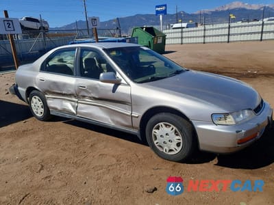 Czwarte zdjęcie samochodu z boku: 1997 HONDA ACCORD VALUE VIN:1HGCD568XVA177511 - miniatura