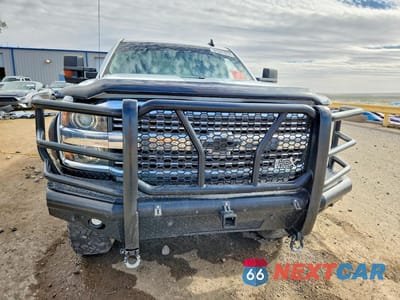 Piąte zdjęcie samochodu w środku: 2018 CHEVROLET SILVERADO K3500 VIN:1GC4KYCY5JF167867 - miniatura