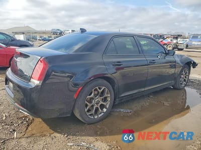 Trzecie zdjęcie samochodu z tyłu: 2016 CHRYSLER 300 S VIN:2C3CCAGG5GH176064 - miniatura