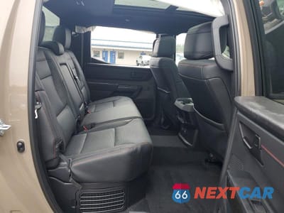 Zdjęcie 10 z 12 samochodu: 2025 TOYOTA TUNDRA TRD PRO HV VIN:5TFPC5DB2SX087635 - miniatura