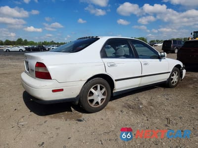 Trzecie zdjęcie samochodu z tyłu: 1994 HONDA ACCORD LX VIN:1HGCD5632RA062069 - miniatura