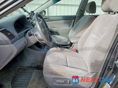 Zdjęcie 7 z 12 samochodu: 2004 TOYOTA CAMRY LE VIN:4T1BE32K04U845984 - miniatura