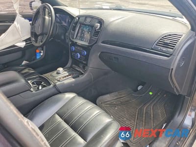 Zdjęcie 8 z 12 samochodu: 2019 CHRYSLER 300 S VIN:2C3CCAGGXKH536857 - miniatura