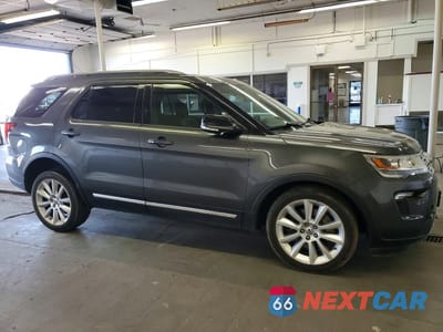 Czwarte zdjęcie samochodu z boku: 2018 FORD EXPLORER XLT VIN:1FM5K8D88JGC49343 - miniatura
