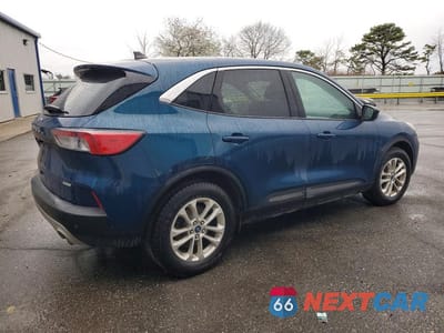 Trzecie zdjęcie samochodu z tyłu: 2020 FORD ESCAPE SE VIN:1FMCU0G61LUB43379 - miniatura
